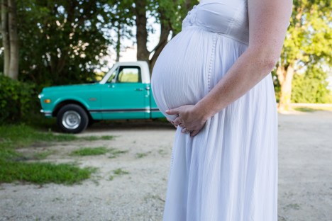A new addition maternity shoot at Heritage Prairie Farms!